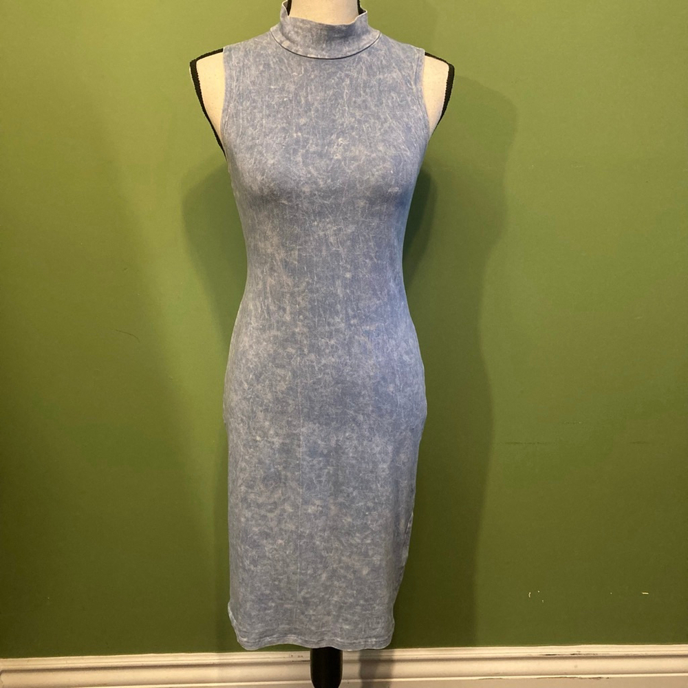Women's Forever 21 Light Blue Acid Wash Sleeveless Mock Neck Midi Dress S
